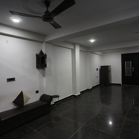 Hotel Twamev Couple Friendly Laxmi Nagar Nova Deli Exterior foto