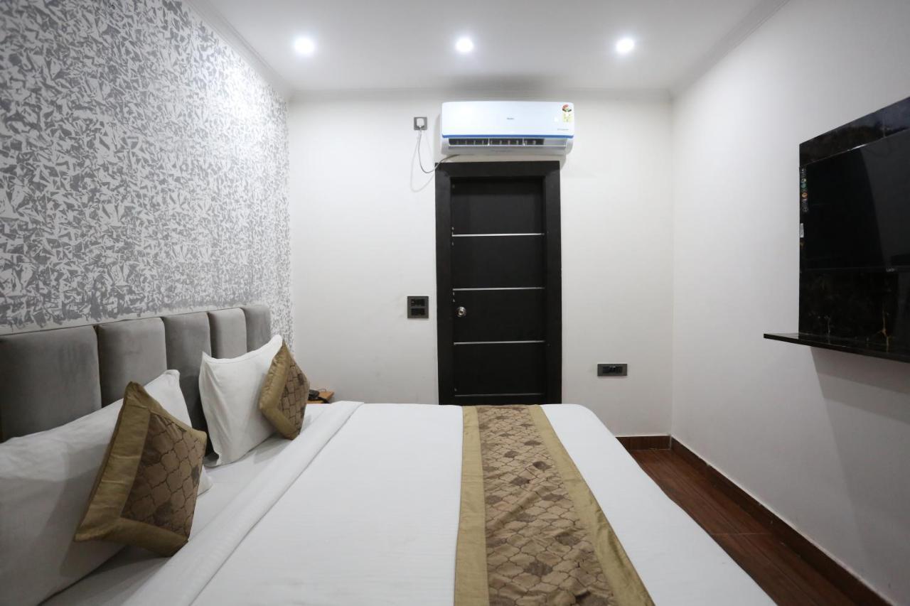 Hotel Twamev Couple Friendly Laxmi Nagar Nova Deli Exterior foto