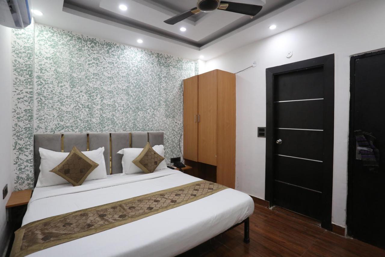Hotel Twamev Couple Friendly Laxmi Nagar Nova Deli Exterior foto