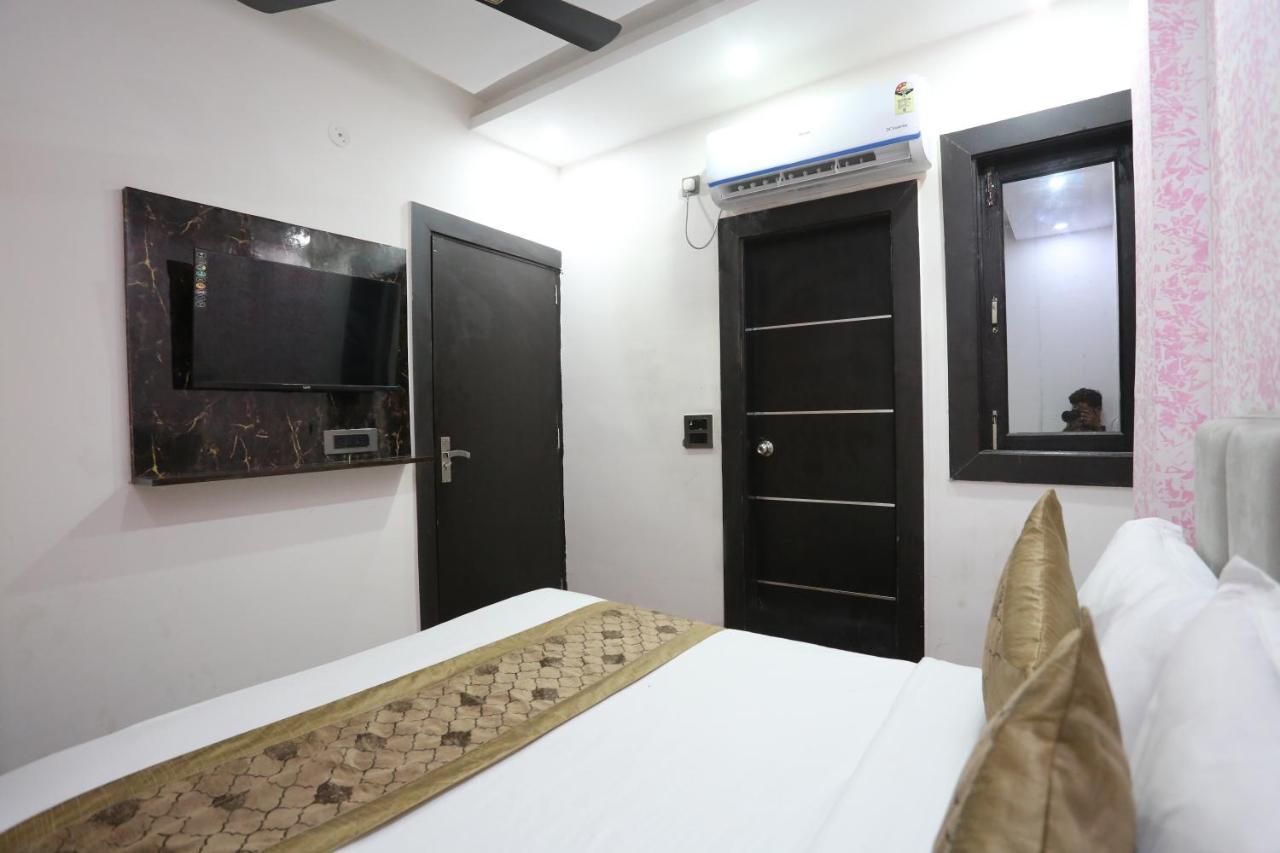 Hotel Twamev Couple Friendly Laxmi Nagar Nova Deli Exterior foto