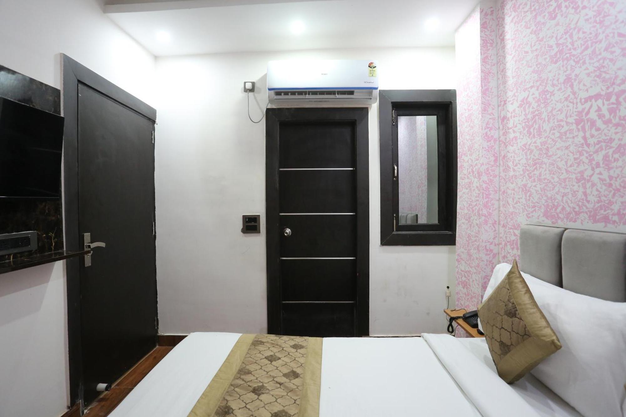 Hotel Twamev Couple Friendly Laxmi Nagar Nova Deli Exterior foto