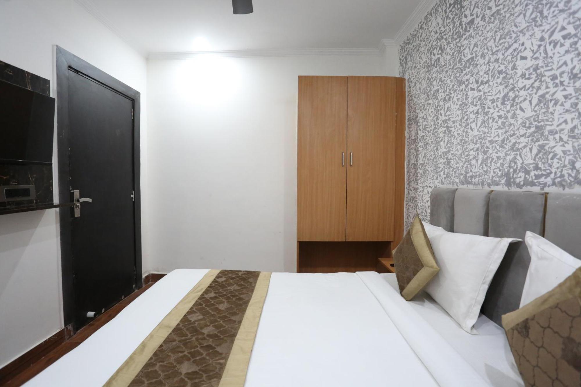 Hotel Twamev Couple Friendly Laxmi Nagar Nova Deli Exterior foto
