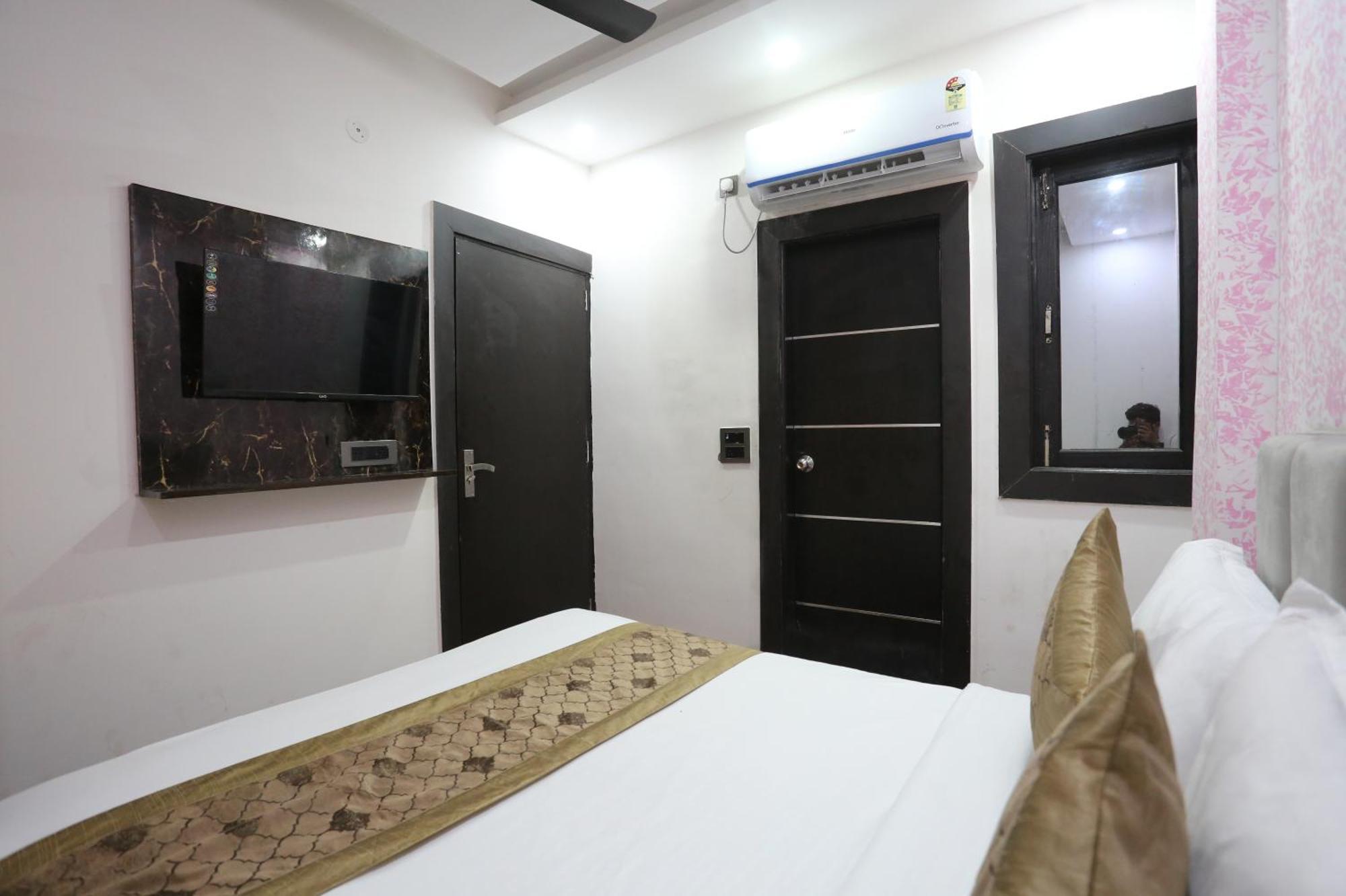 Hotel Twamev Couple Friendly Laxmi Nagar Nova Deli Exterior foto